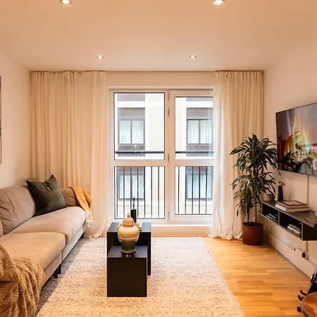 Madestays Premium Tower Hill Serviced Apartment